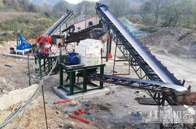 時產(chǎn)100噸砂石生產(chǎn)線現(xiàn)場 時產(chǎn)100噸砂石生產(chǎn)線現(xiàn)場