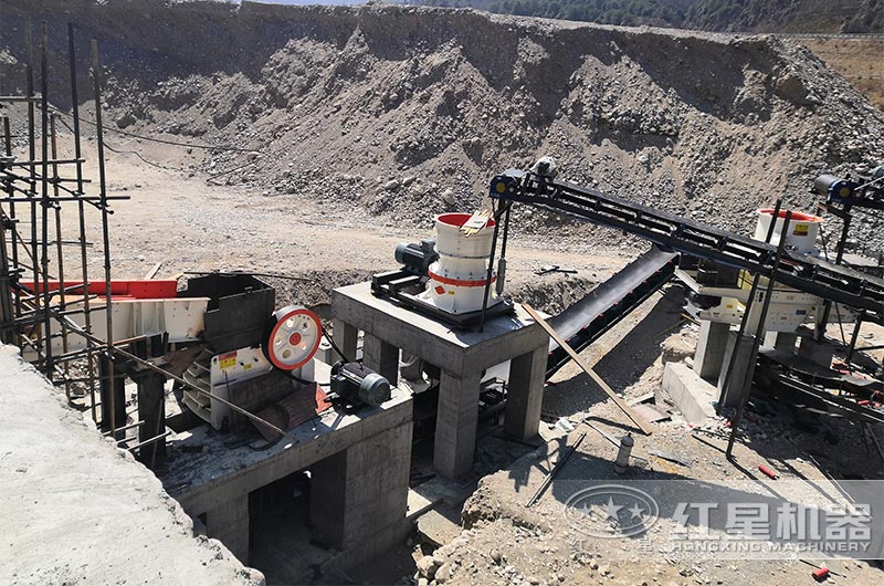 PE1215磁鐵礦鄂式破碎機現場 PE1215磁鐵礦鄂式破碎機現場