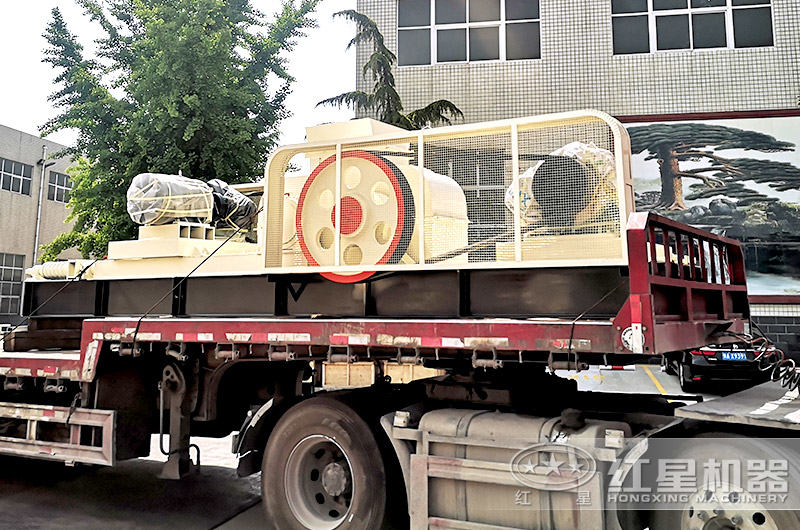 紅星機(jī)器齒輥破碎機(jī)發(fā)貨中 紅星機(jī)器齒輥破碎機(jī)發(fā)貨中