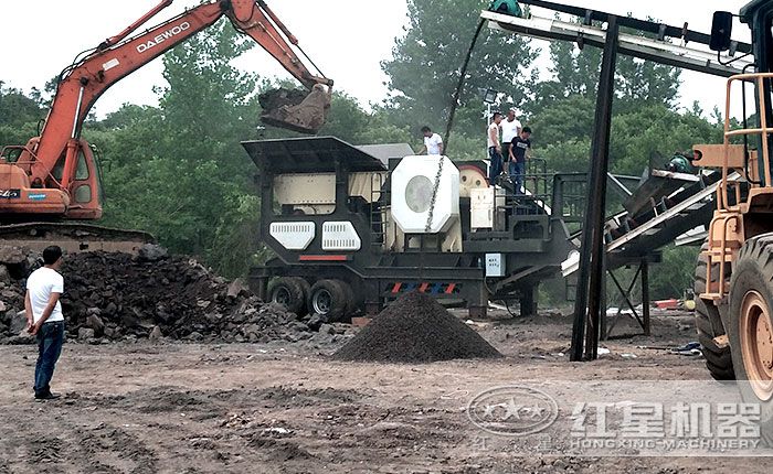 煤矸石移動破碎站生產(chǎn)現(xiàn)場 煤矸石移動破碎站生產(chǎn)現(xiàn)場