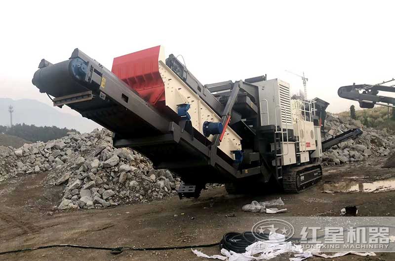 移動破碎機全套設(shè)備整裝到達現(xiàn)場 移動破碎機全套設(shè)備整裝到達現(xiàn)場