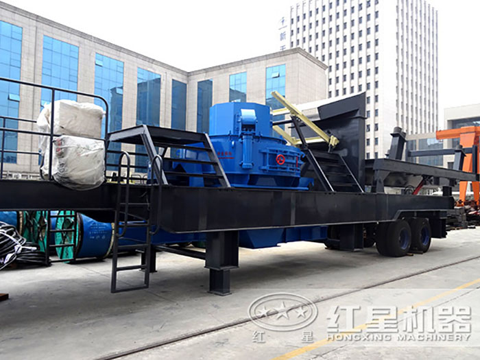 廠區(qū)擺放的移動(dòng)打沙機(jī) 廠區(qū)擺放的移動(dòng)打沙機(jī)