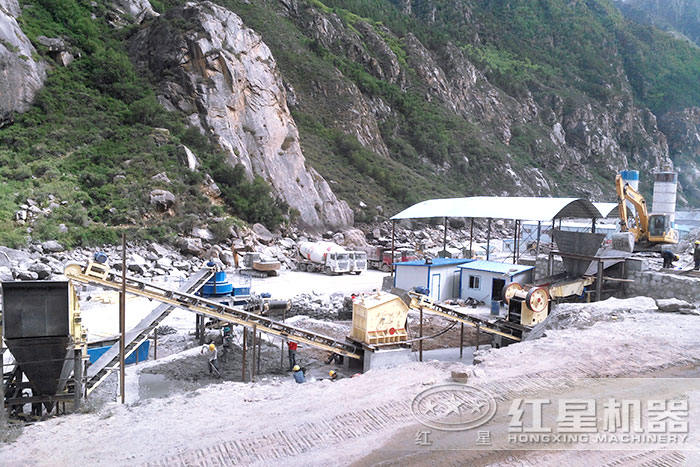 山東用戶石灰石打砂生產(chǎn)現(xiàn)場 山東用戶石灰石打砂生產(chǎn)現(xiàn)場