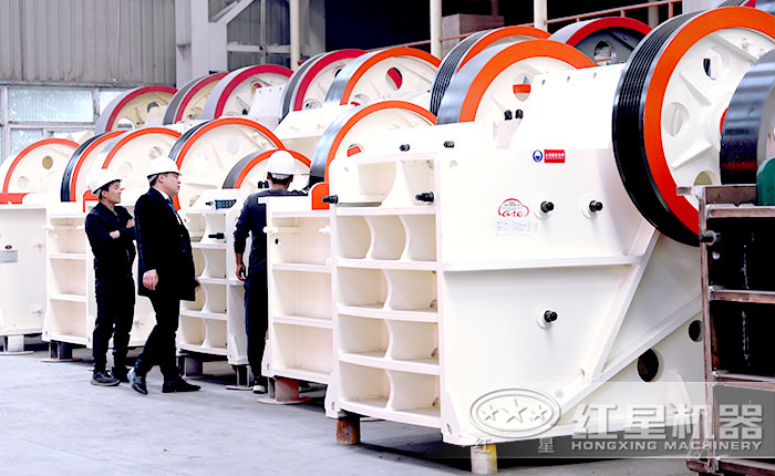 可對(duì)煤矸石進(jìn)行初次破碎的顎式破碎機(jī) 可對(duì)煤矸石進(jìn)行初次破碎的顎式破碎機(jī)