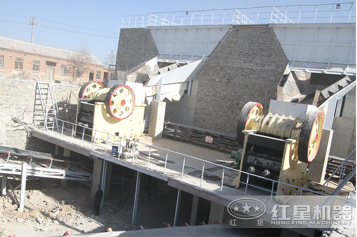 顎式石子機現場