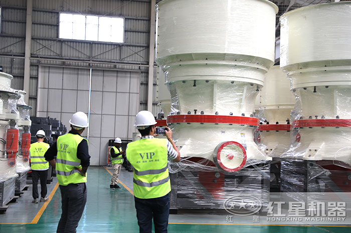 印度客戶來廠參觀考察圓錐式石子機