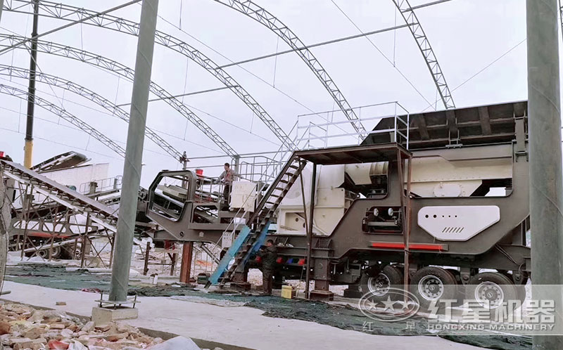 大型車載移動式粉石機用戶投產現場 大型車載移動式粉石機用戶投產現場
