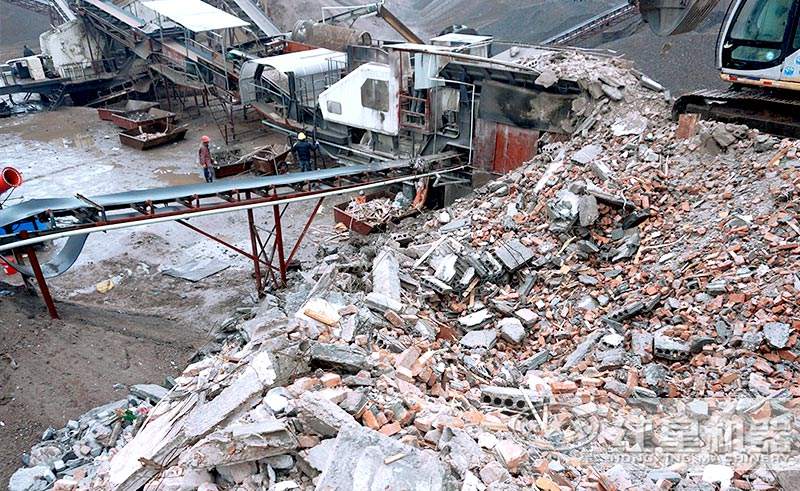 大型建筑垃圾破碎現(xiàn)場(chǎng) 大型建筑垃圾破碎現(xiàn)場(chǎng)