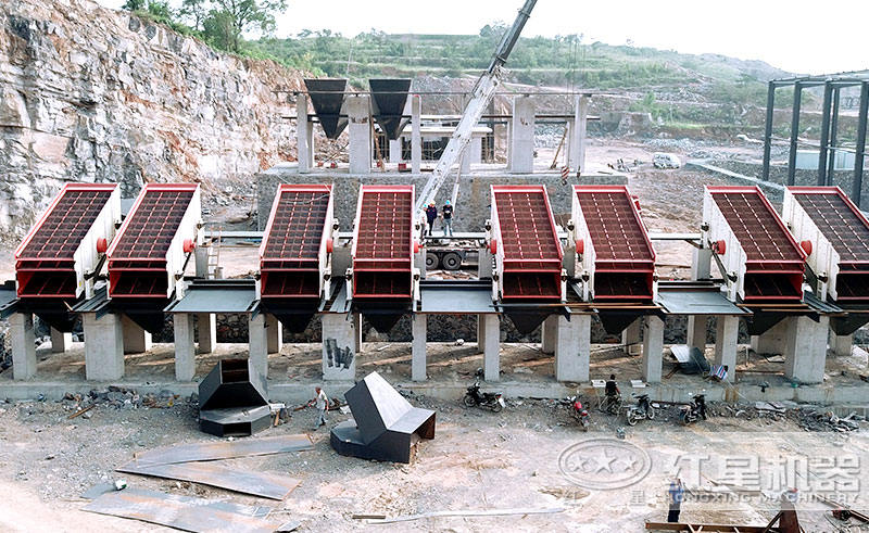 大型制砂廠前期打樁現場 大型制砂廠前期打樁現場