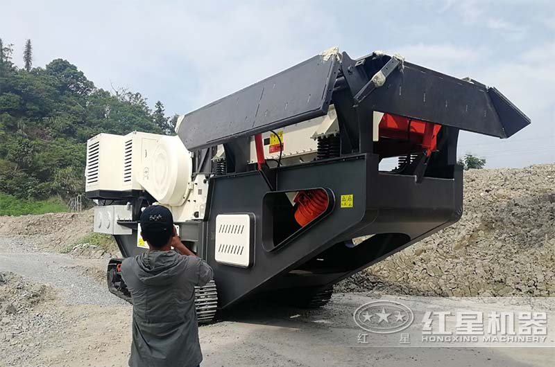 履帶移動式破碎機現場 履帶移動式破碎機現場