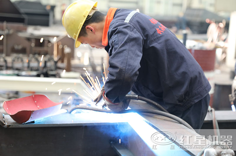 紅星機器每一個環節都精工細作 紅星機器每一個環節都精工細作