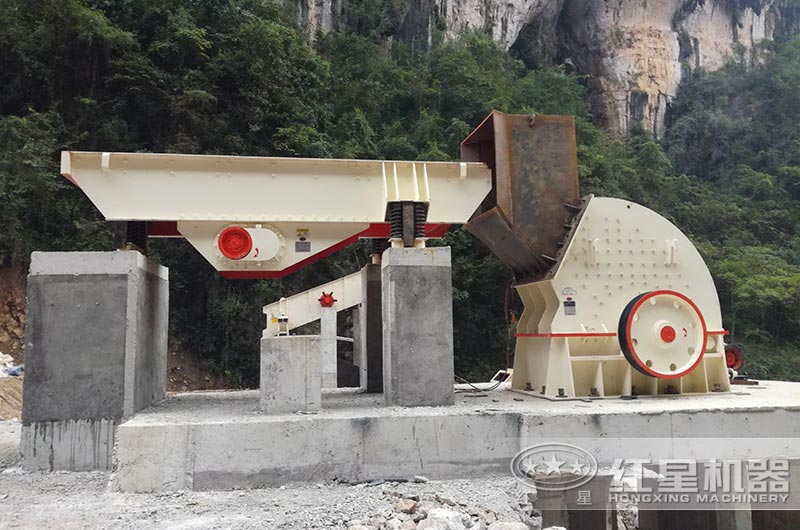 重錘式破碎機(jī)生產(chǎn)現(xiàn)場(chǎng) 重錘式破碎機(jī)生產(chǎn)現(xiàn)場(chǎng)