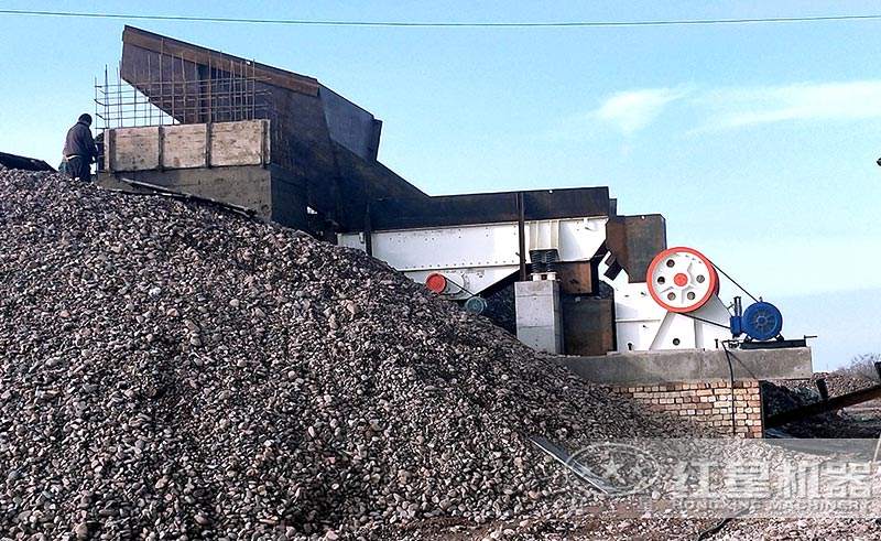 大型顎式破碎機(jī)客戶(hù)現(xiàn)場(chǎng) 大型顎式破碎機(jī)客戶(hù)現(xiàn)場(chǎng)