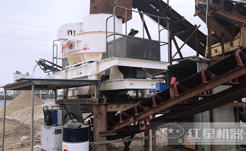 制砂機(jī)現(xiàn)場(chǎng)安裝中 制砂機(jī)現(xiàn)場(chǎng)安裝中