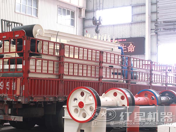 紅星皮帶輸送機正發往客戶現場 紅星皮帶輸送機正發往客戶現場