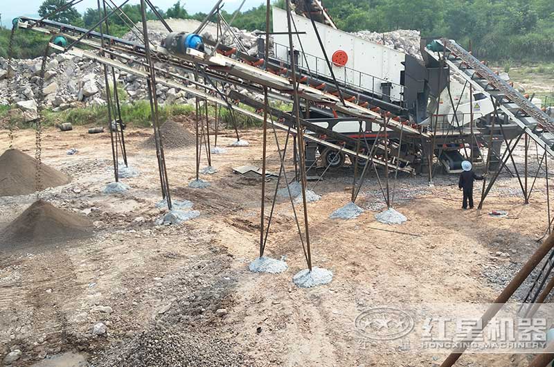 小型簡易制砂一體機生產(chǎn)現(xiàn)場