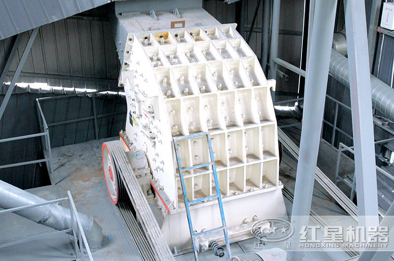 多錘頭破碎機作業(yè)中