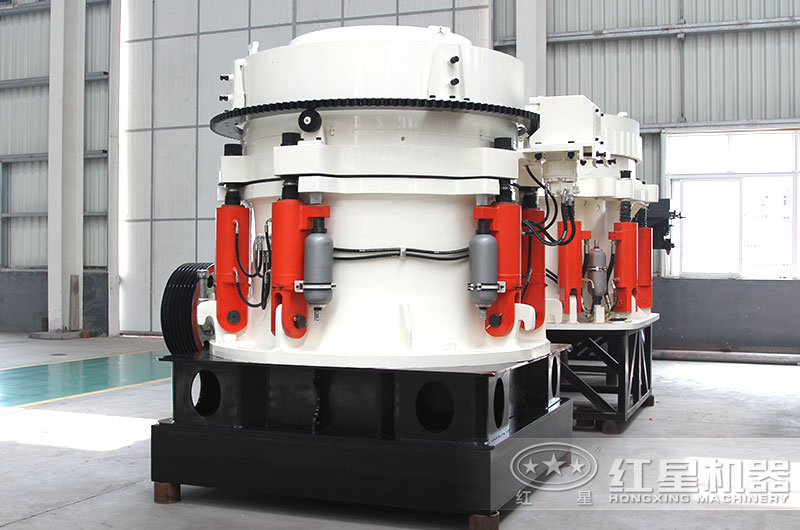 多缸液壓圓錐破碎機車間照 多缸液壓圓錐破碎機車間照