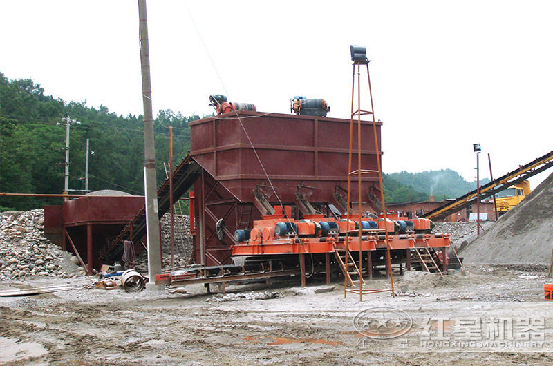 小型對輥破生產(chǎn)現(xiàn)場 小型對輥破生產(chǎn)現(xiàn)場