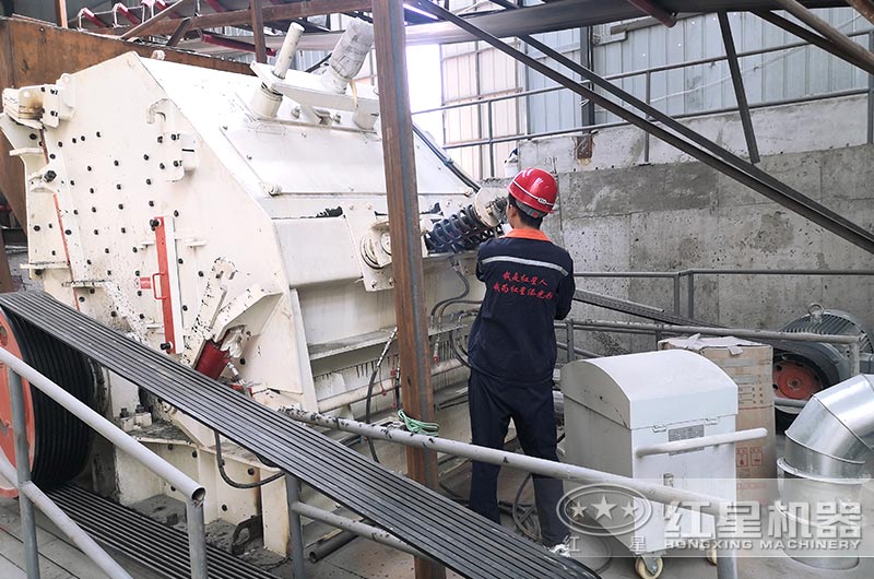 紅星技術(shù)人員到現(xiàn)場安裝維護(hù) 紅星技術(shù)人員到現(xiàn)場安裝維護(hù)