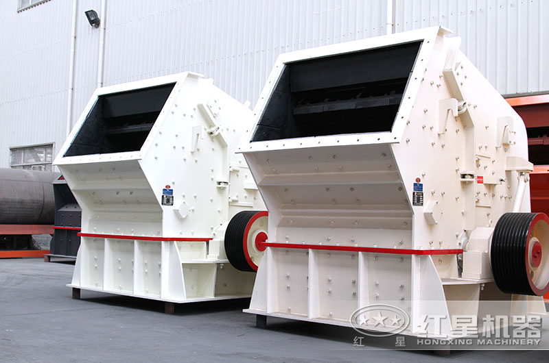 反擊式破碎機(jī)圖片