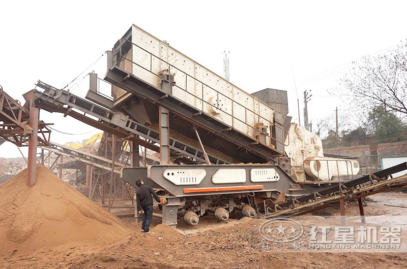 移動反擊式粉碎機處理建筑垃圾制砂現場 移動反擊式粉碎機處理建筑垃圾制砂現場