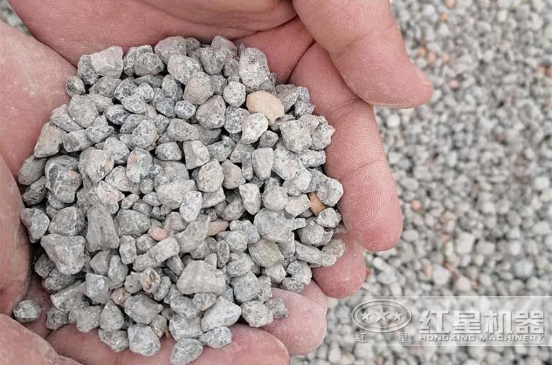 用機(jī)器打出來(lái)的骨料石子
