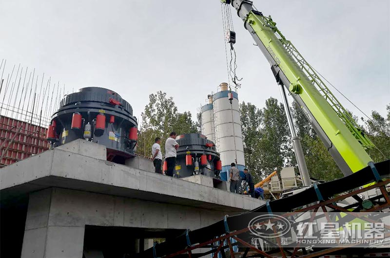圓錐破碎機現(xiàn)場實拍 圓錐破碎機現(xiàn)場實拍