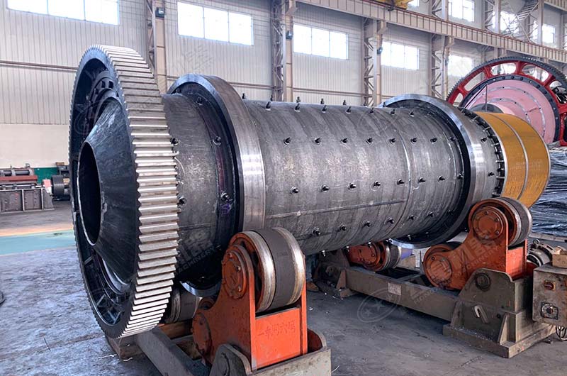 紅星節(jié)能球磨機生產(chǎn)車間實拍 紅星節(jié)能球磨機生產(chǎn)車間實拍