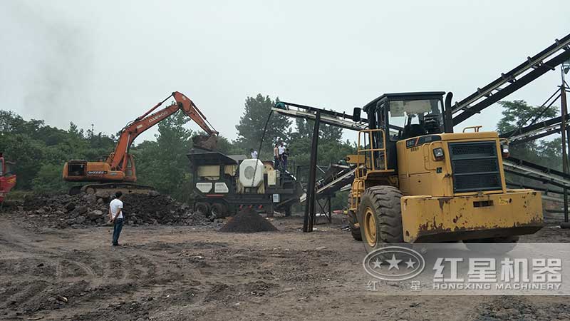 時產150噸煤矸石移動破碎站現場一 時產150噸煤矸石移動破碎站現場一