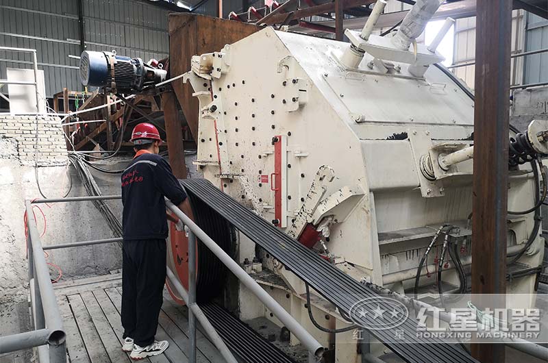 大型反擊式破碎機檢查實拍 大型反擊式破碎機檢查實拍