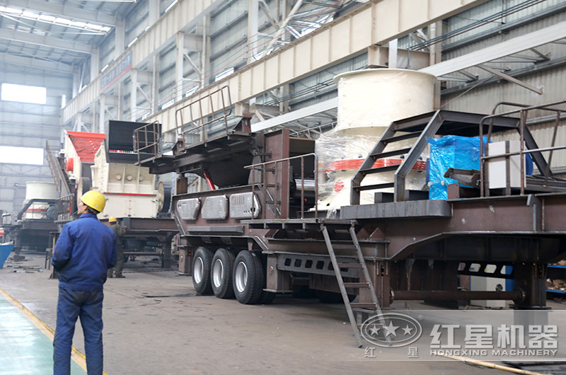 移動圓錘式破碎機(jī)搭載單缸圓錐破 移動圓錘式破碎機(jī)搭載單缸圓錐破