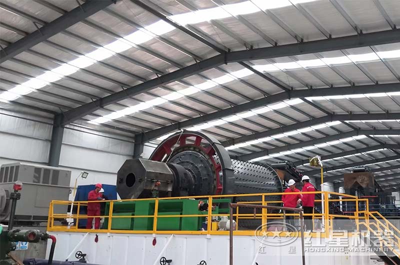 礦石研磨球磨機現(xiàn)場 礦石研磨球磨機現(xiàn)場