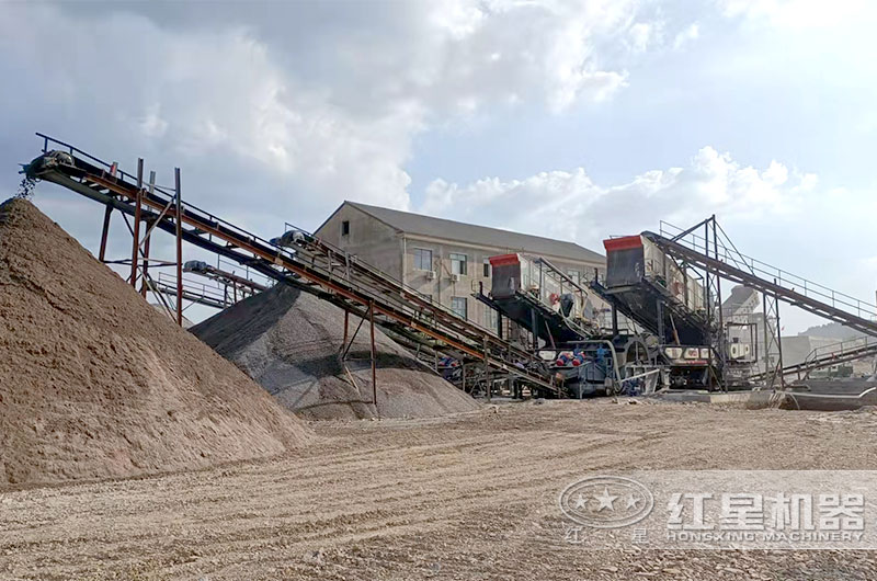 玄武巖移動破碎機(jī)現(xiàn)場 玄武巖移動破碎機(jī)現(xiàn)場