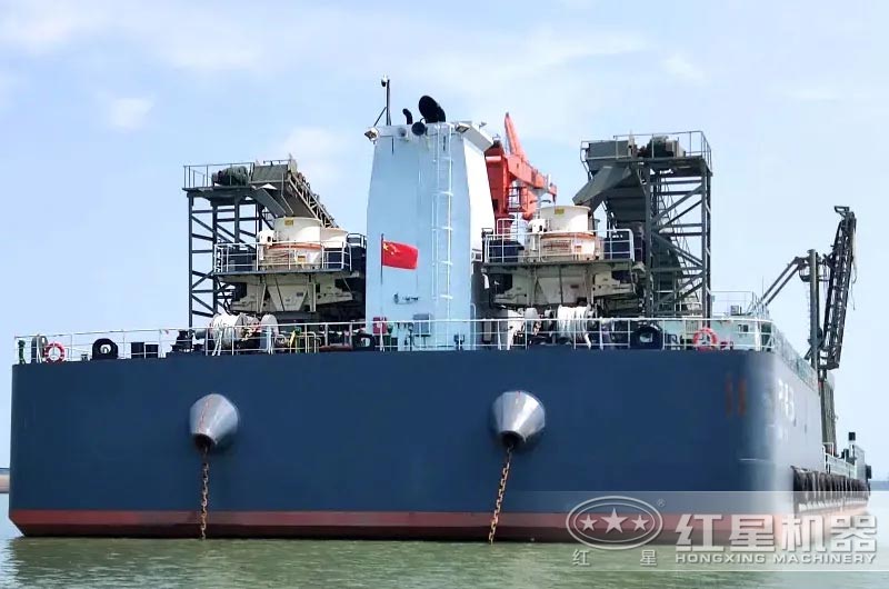 船載砂石場正面拍攝 船載砂石場正面拍攝