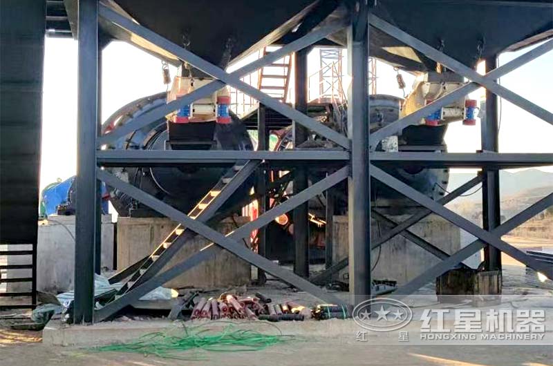 大型節(jié)能球磨機安裝實拍 大型節(jié)能球磨機安裝實拍