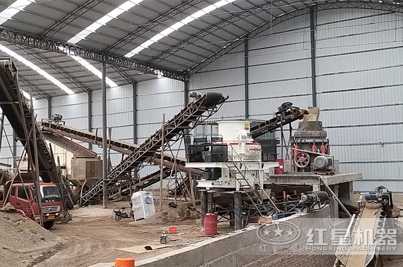 花崗巖洞渣破碎制砂現場 花崗巖洞渣破碎制砂現場