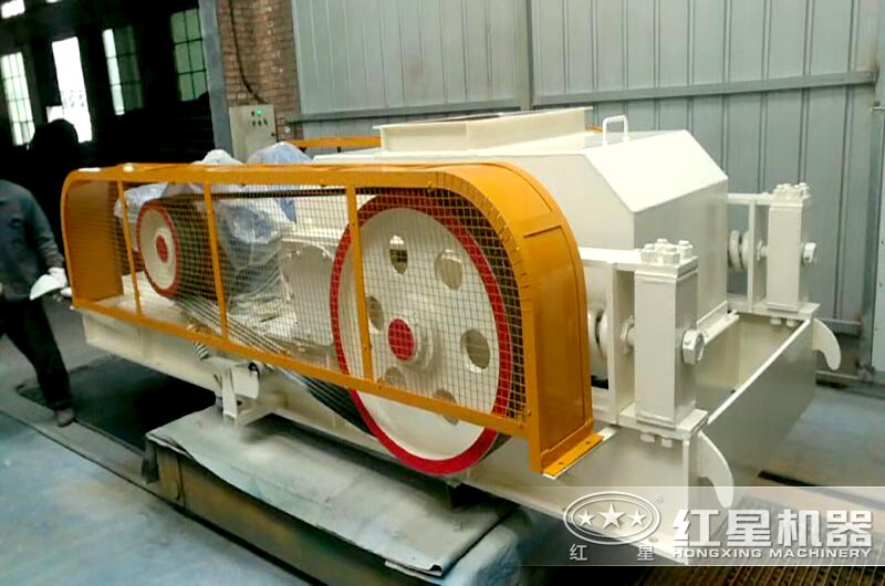 紅星對(duì)輥破碎機(jī)實(shí)拍 紅星對(duì)輥破碎機(jī)實(shí)拍