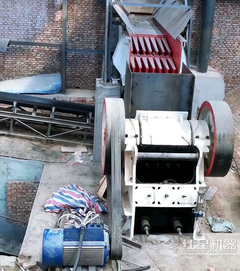 粗碎選用顎式破碎機(jī) 粗碎選用顎式破碎機(jī)