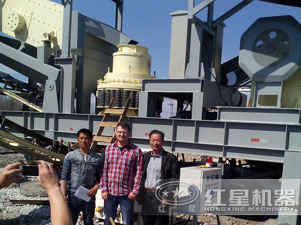 200tph移動圓錐破碎機現場圖 200tph移動圓錐破碎機現場圖