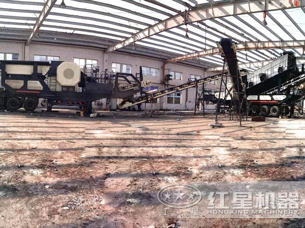 青石移動破碎站現場作業圖 青石移動破碎站現場作業圖