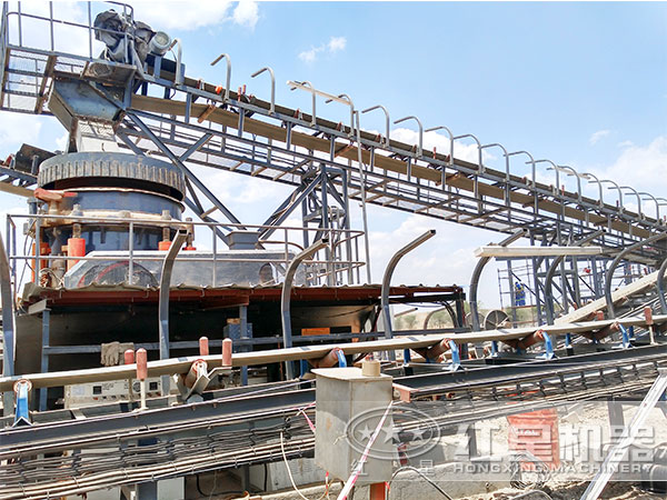 HXGYS300圓錐破碎機(jī)現(xiàn)場