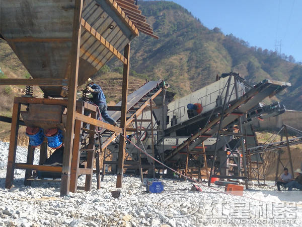 移動碎石機現場作業圖 移動碎石機現場作業圖