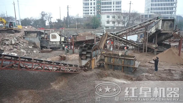 建筑垃圾破碎與洗選現(xiàn)場(chǎng) 建筑垃圾破碎與洗選現(xiàn)場(chǎng)