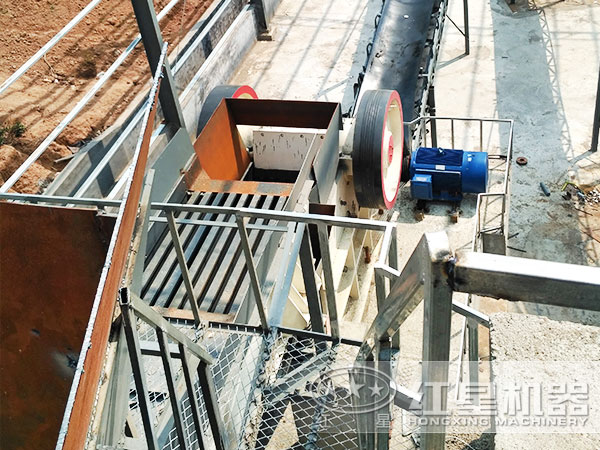 振動喂料機現場作業圖