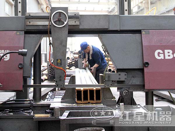 廠區(qū)作業(yè)現(xiàn)場(chǎng) 廠區(qū)作業(yè)現(xiàn)場(chǎng)