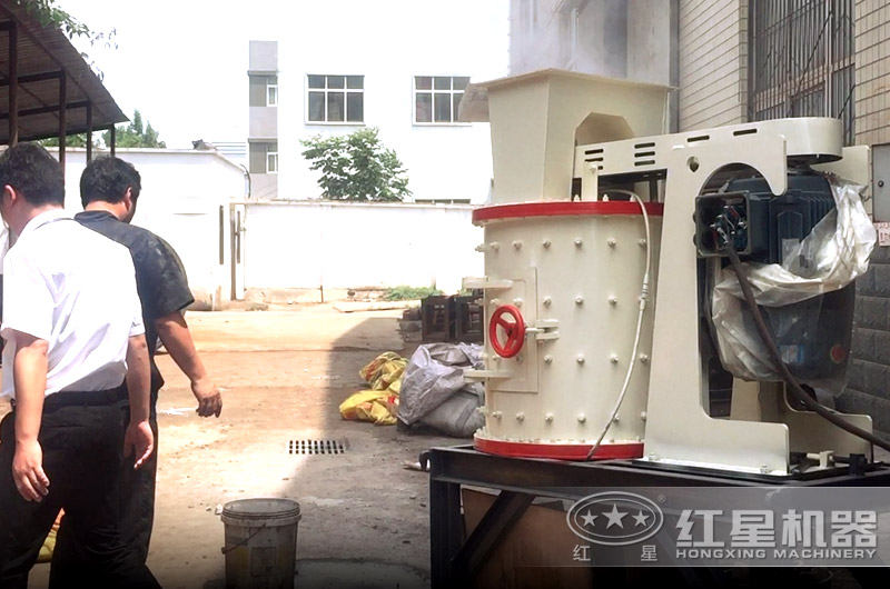 復(fù)合式破碎機(jī)廠區(qū)試機(jī) 復(fù)合式破碎機(jī)廠區(qū)試機(jī)