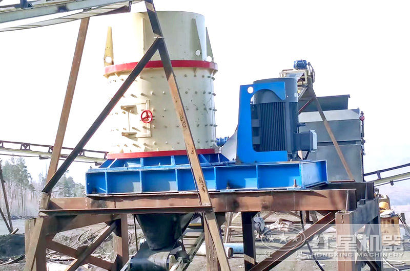 復(fù)合式破碎機(jī)現(xiàn)場(chǎng)安裝中 復(fù)合式破碎機(jī)現(xiàn)場(chǎng)安裝中