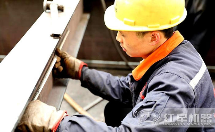 工作人員精準測量圖 工作人員精準測量圖