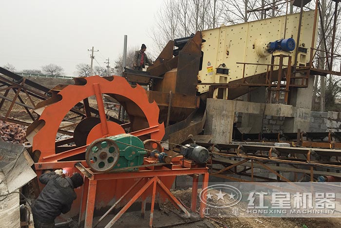 單葉輪水輪洗砂機(jī)安裝現(xiàn)場(chǎng) 單葉輪水輪洗砂機(jī)安裝現(xiàn)場(chǎng)